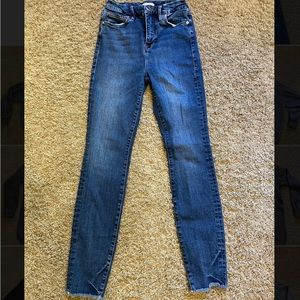 dark blue wash good american skinny jeans